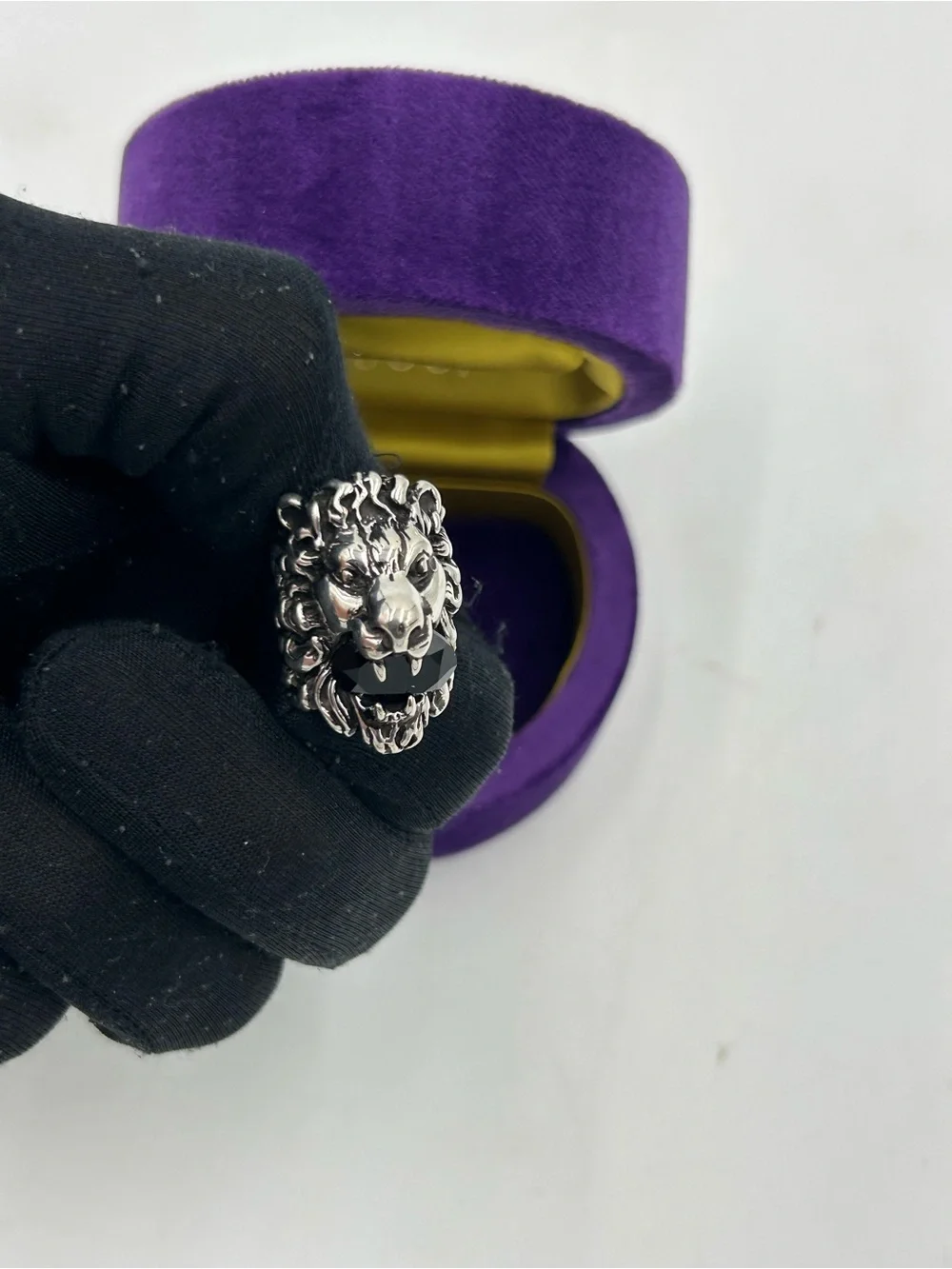 Gucci lion head